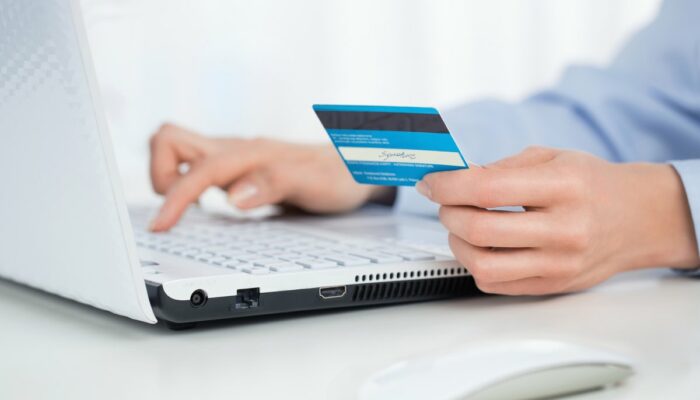 7 Mistakes to Avoid While Using Debit Cards